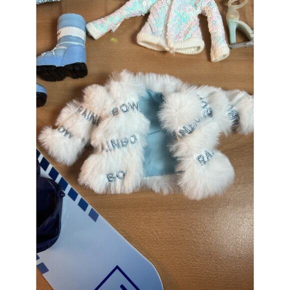 Skyler Bradshaw Winter Break Rainbow High Doll Outfit Blue Snowboard Coat Boots - Picture 3 of 11